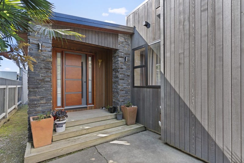 Luxury Living in Hutt's Most Desirable Location64449762298625112