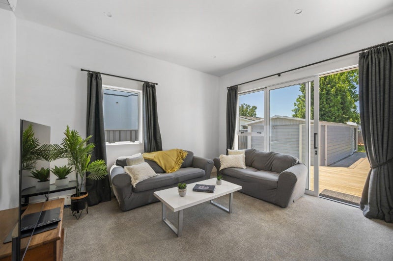 Fully renovated and ready to impress64449762481281113