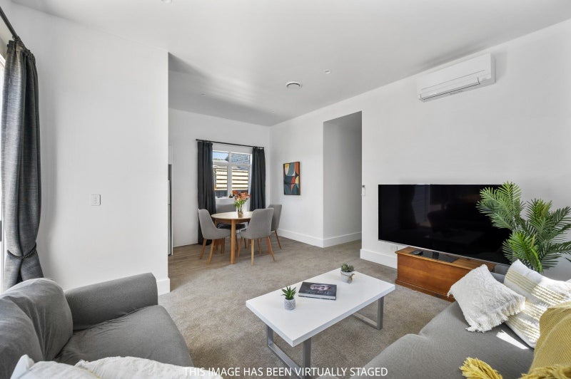 Fully renovated and ready to impress64449762481281114