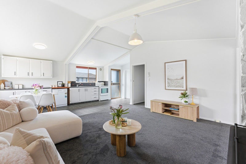 The ultimate Castlecliff coastal base64450643561859114