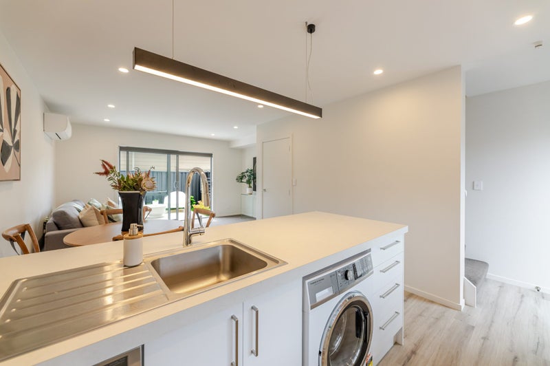 Gorgeous townhouse, move right in64450150695171113