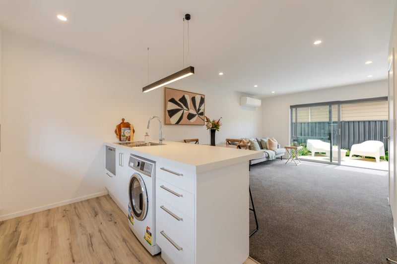 Gorgeous townhouse, move right in64450150695171114