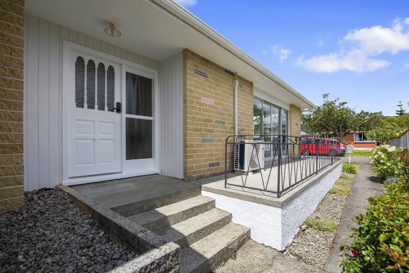 Spacious Family Home in Prime Elderslea Location!64450461304706111