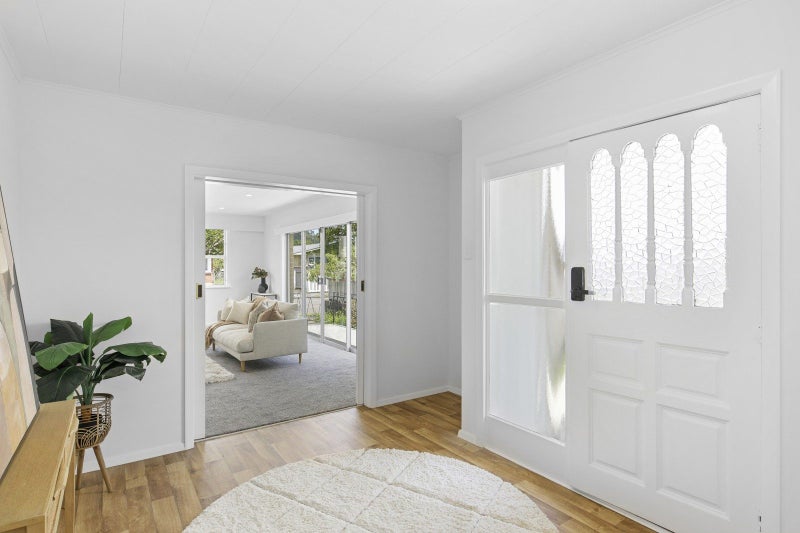 Spacious Family Home in Prime Elderslea Location!64450461304706112