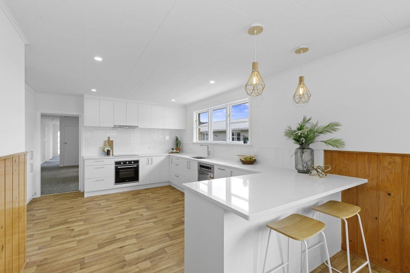 Spacious Family Home in Prime Elderslea Location!64450461304706114