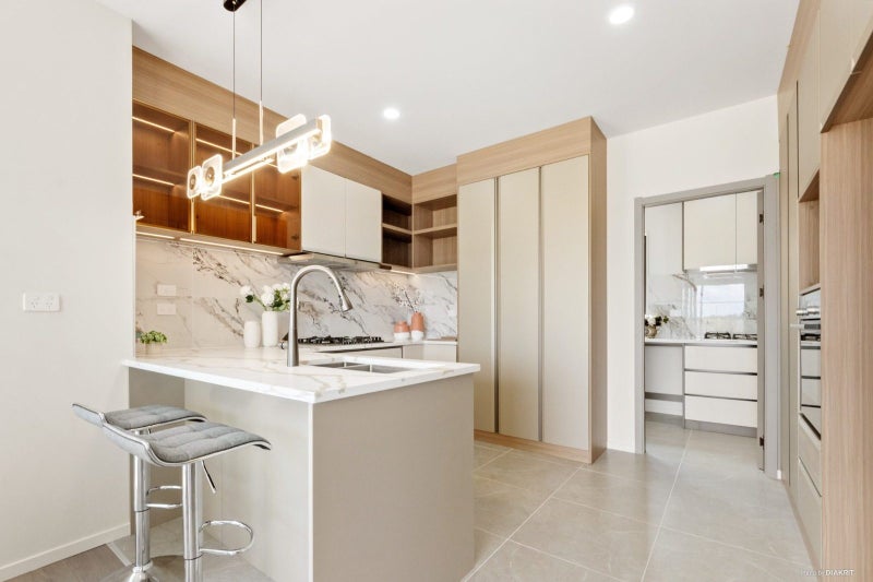 Flat Bush, 5 bedrooms64450683491201114