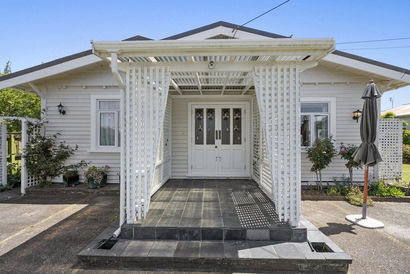 Timeless Elegance - Immaculately Kept, Warm, & Wel64450857908481112