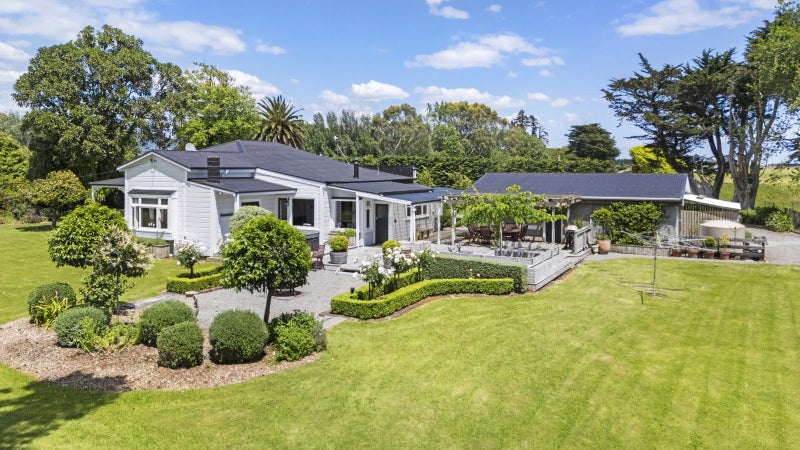 Charming character villa64450953089921113