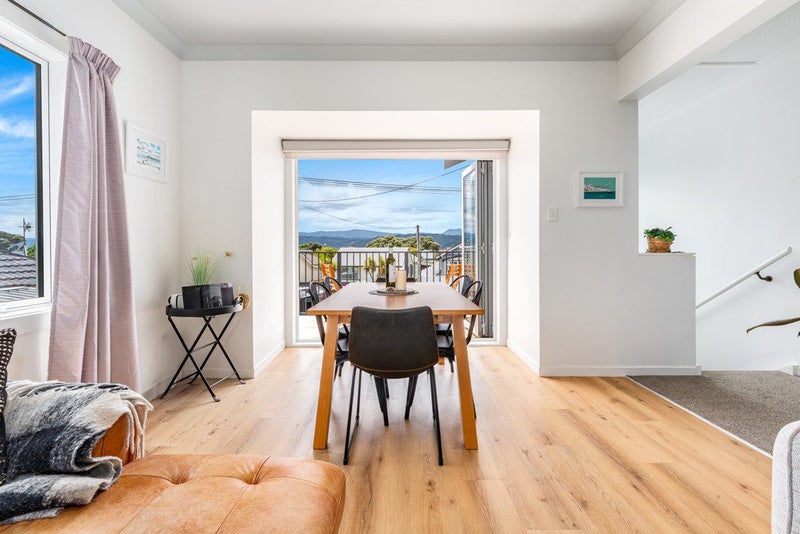 SITTING PRETTY WITH SUN & VIEWS64451048306434114