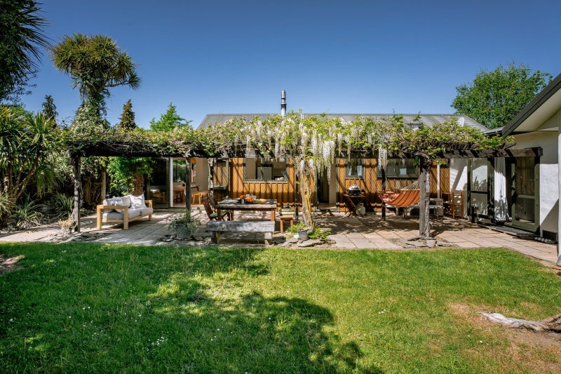 Private Sheltered Sanctuary64451048388994114