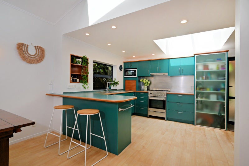 Outstanding West End Landbank Opportunity +++64451048420227112