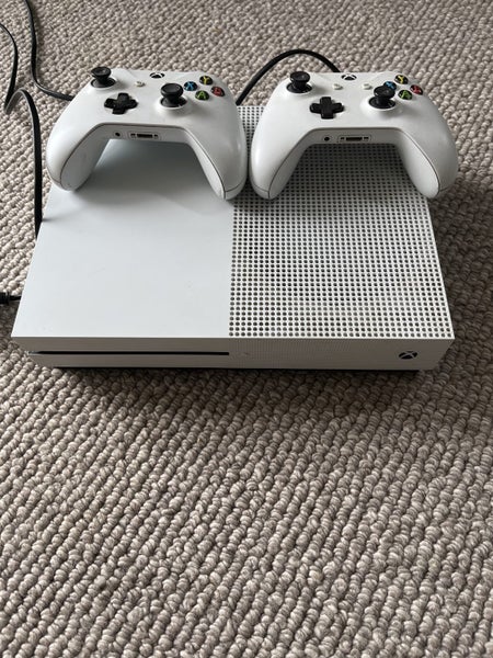Xbox one S and controllers Carousel 1