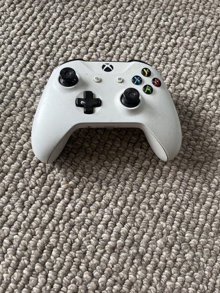 Xbox one S and controllers Carousel 3