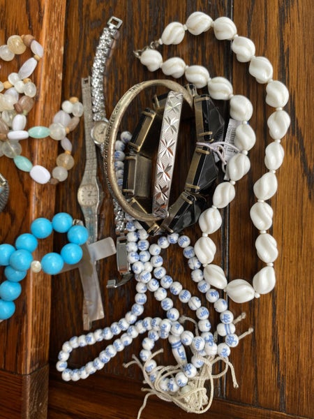 Vintage Costume Jewellery and Swiss watches Carousel 3