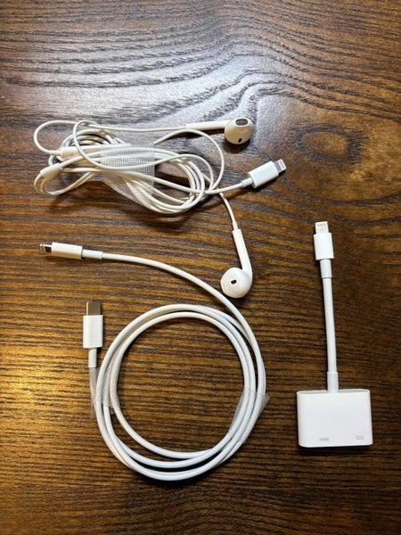 iphone 13 mini + AV adapter64452001845762113