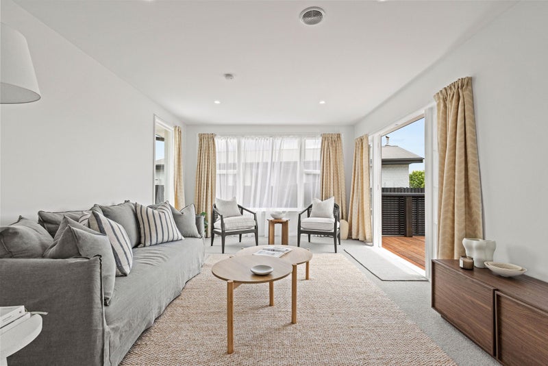 Renovated with room for the whole family64451935377538114