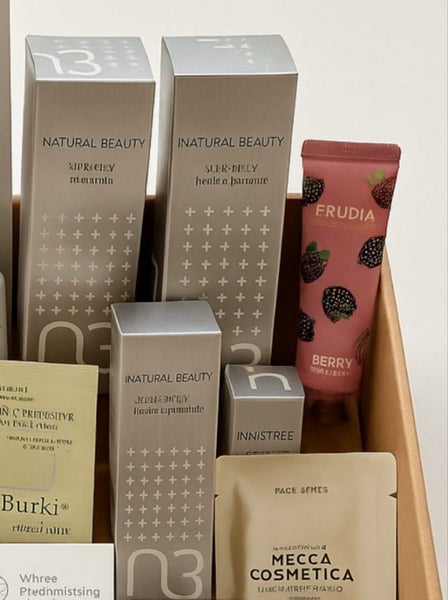 Skincare Beauty Bundle – Luxury Pamper Hamper Carousel 1