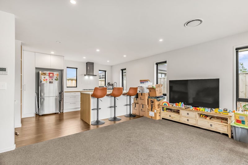 A Near-New Home That Does Everything Right64452825811203114