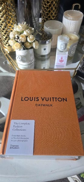 Louis Vuitton Catwalk – The Complete Collections Book Brand new Carousel 6