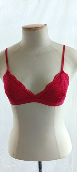 Red bralette Carousel 12