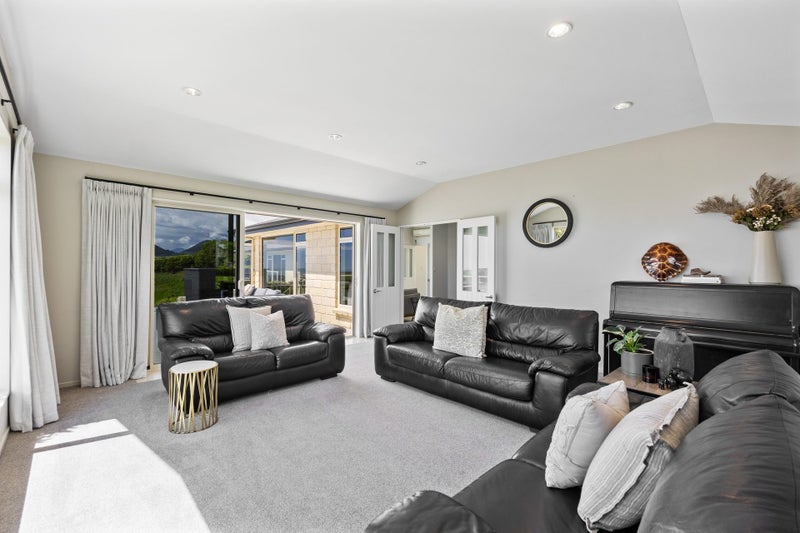 Breathtaking Panoramic Views, Exceptional Living64453523022337114