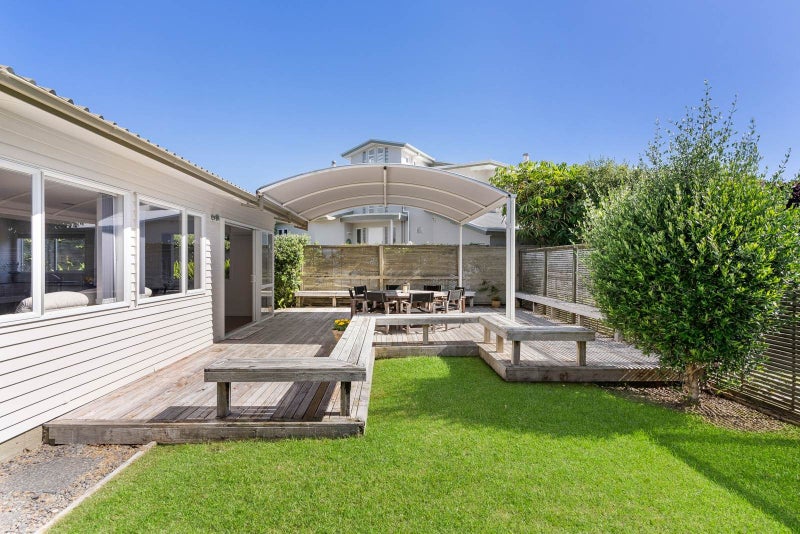 Single level, low maintenance coastal haven64455610252930110