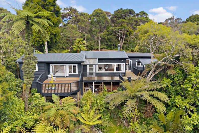 Tranquil Paradise With Stunning Views64455610272001110