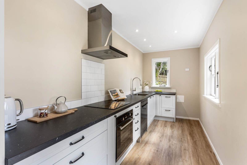 Tranquil Paradise With Stunning Views64455610272001112