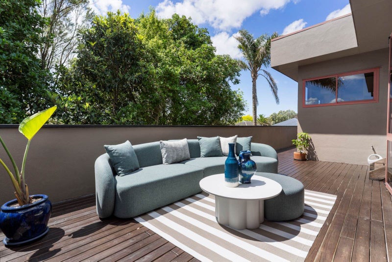 BIG EXPECTATIONS ON A BUDGET?64455610290050112