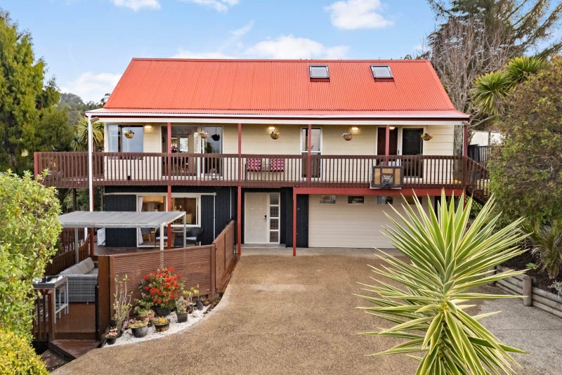 Titirangi Border With Views64455610307715112