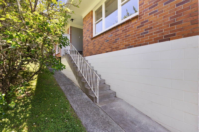 RARE FIND! BRICK & TILE BEAUTY WITH URBAN VIEWS!64455610325379111