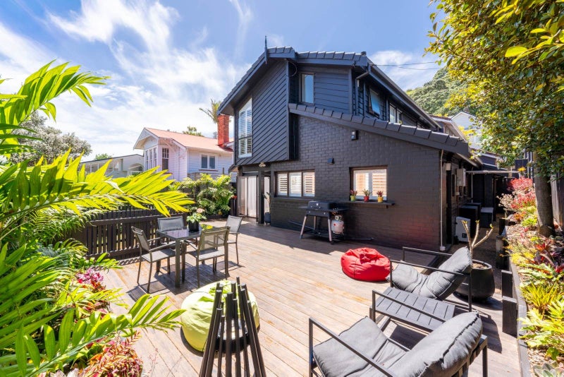 Ultimate Devonport Lifestyle!64455610346369111