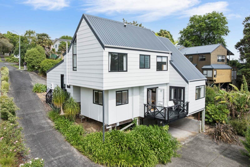 Dream Starter in Prime Shelly Park!64455610382850110