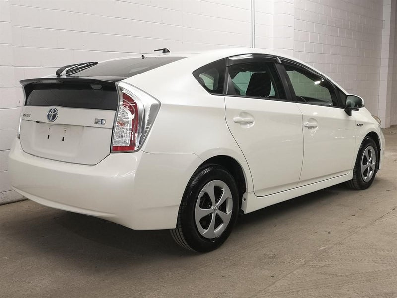 2014 Toyota Prius 1.8S Model with reversing cam...64611634568963111