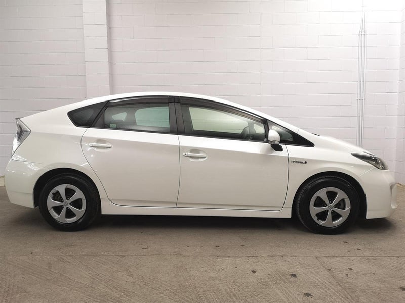 2014 Toyota Prius 1.8S Model with reversing cam...64611634568963112