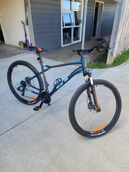 GT MTB Large 29 Inch Wheels with loads of accessories64457493032835110