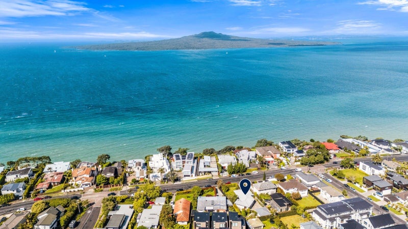 1950s Gem on Seacliffe64458415422338110