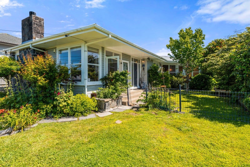 1950s Gem on Seacliffe64458415422338112