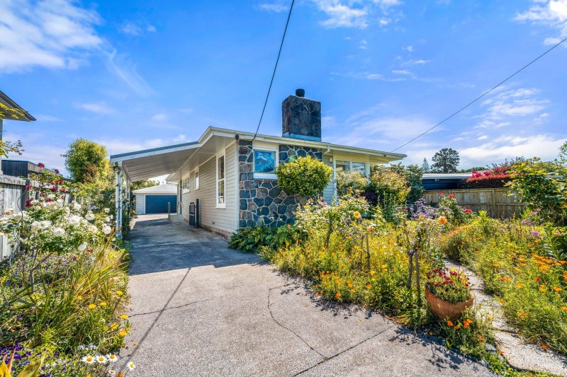 1950s Gem on Seacliffe64458415422338113