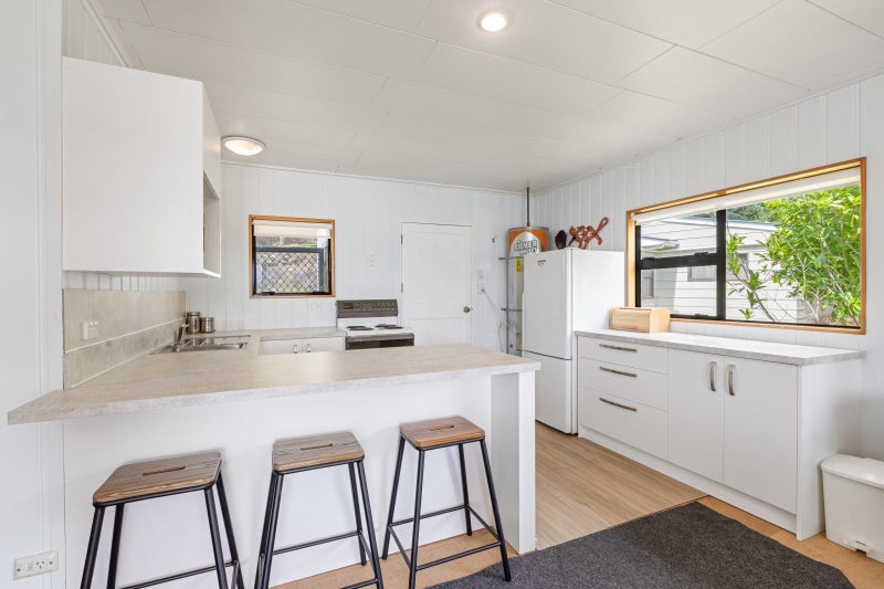 Affordable Kiwiana bach - ready for you to move in64458516916099112