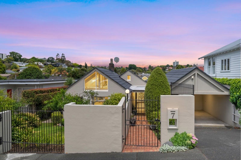 1970s Masonry Architecture – Iconic address DGZ64536034718339110