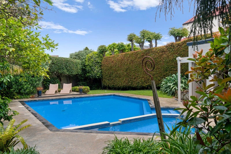 1970s Masonry Architecture – Iconic address DGZ64536034718339112