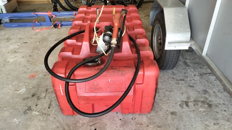 Diesal tote tank 400ltr Carousel 1