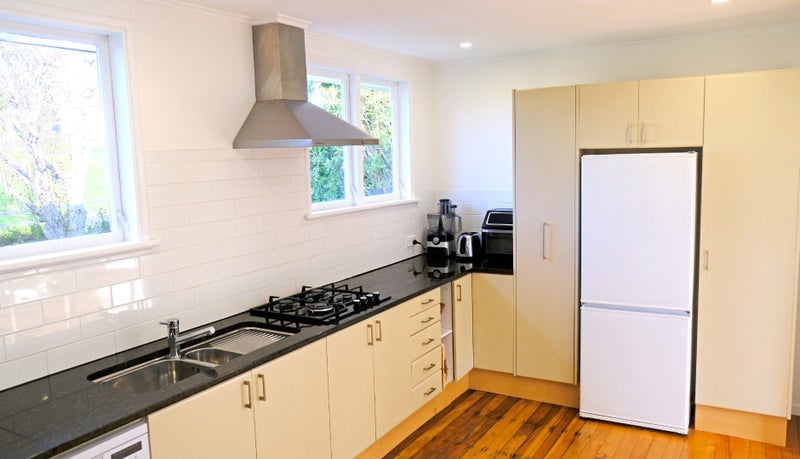 Glen Innes, 3 bedrooms64459101502082111