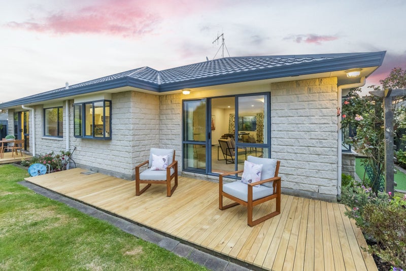 Brick, Tile & Bliss on the Lake.64459400531329113