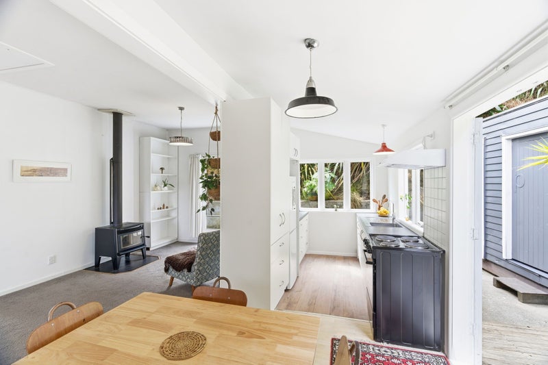 A Heart-Stealing Lyttel Cottage!64459505871106113