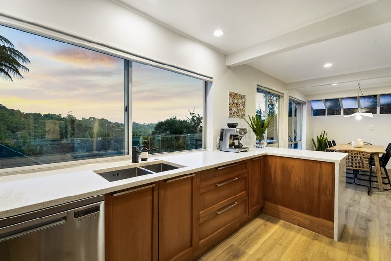 Serene Treetop Views64459595026691112