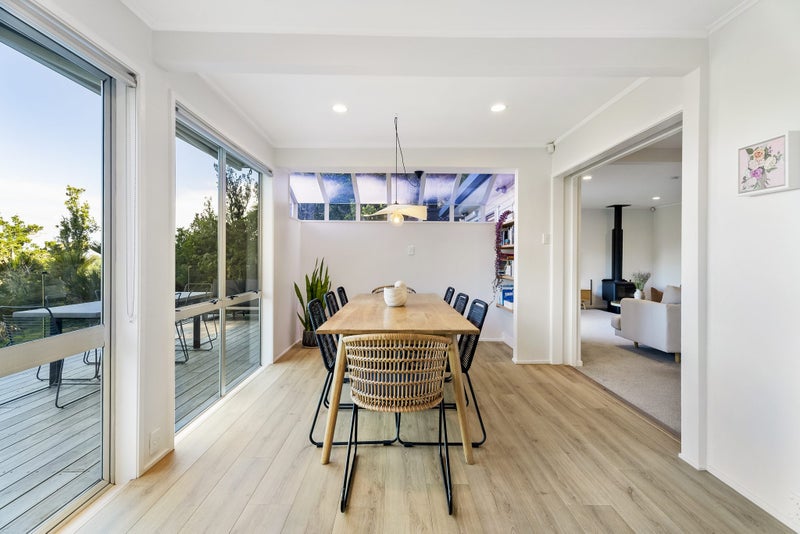 Serene Treetop Views64459595026691114