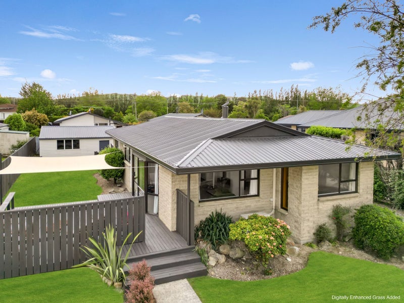 Crisp Interiors, Sunny Deck, Superb Location64459796788355113