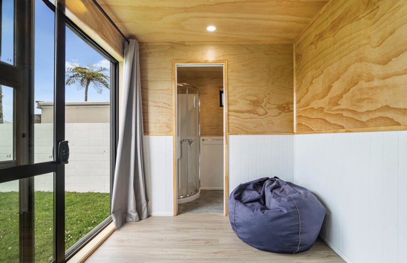 20ft Container SLEEP OUT including BATHROOM - FREE DELIVERY IN AKL64459920002306114